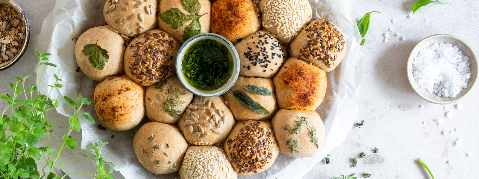 Sýrové bochánky à la bubble bread s bylinkami a semínky